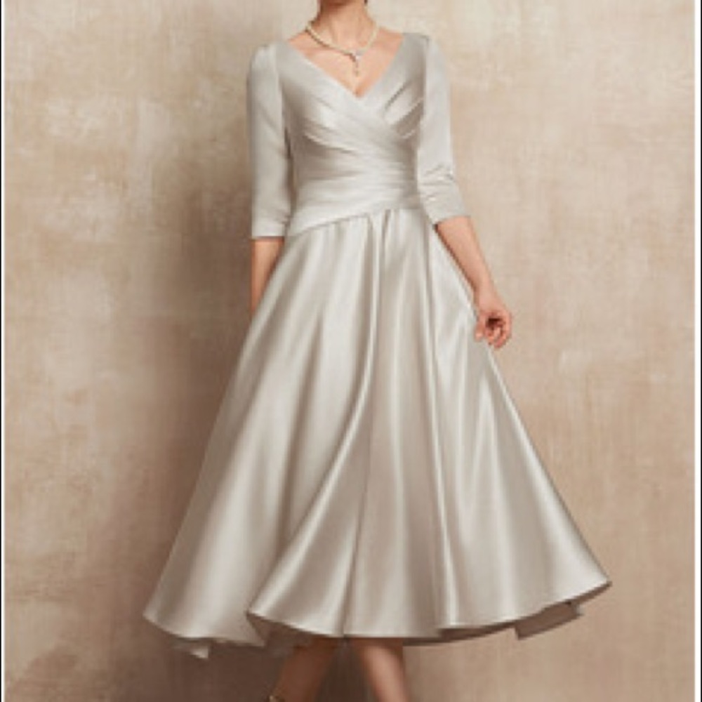 Burgundy Mother of the Bride Tea Length V Neck Satin Dress with Ruffles